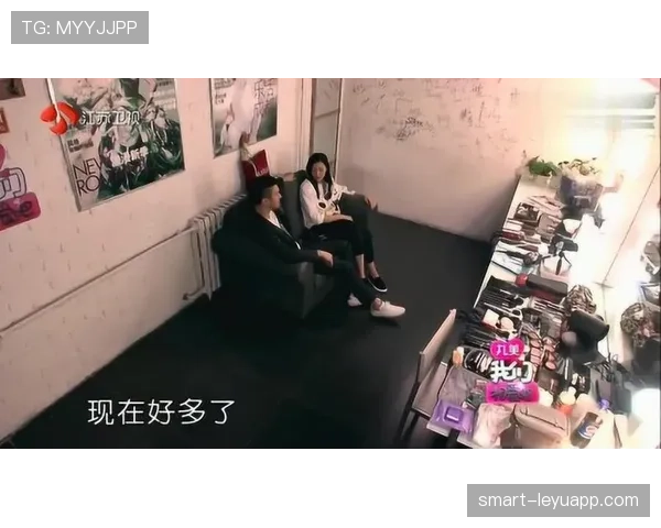 掌敏洁穿睡衣坐咖啡馆,旁边名牌堆成小山,我默默把钱包收好 掌敏洁穿睡衣坐咖啡馆,旁边名牌堆成小山,我默默把钱包收好